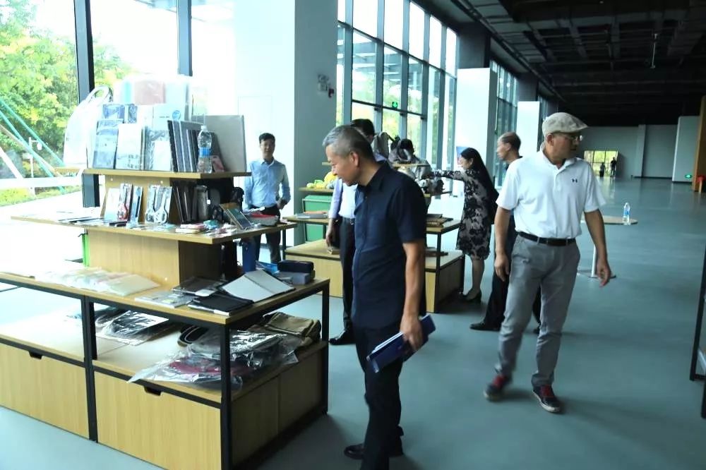 【研讨献策•助力盐田临港产业发展】盐田区政协经济委专题研讨会在海格云链大楼召开 【研讨献策•助力盐田临港产业发展】盐田区政协经济委专题研讨会在海格云链大楼召开