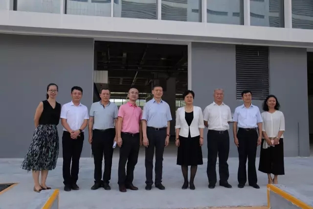 深圳市政协主席戴北方一行调研海格零售物流中心项目 深圳市政协主席戴北方一行调研海格零售物流中心项目